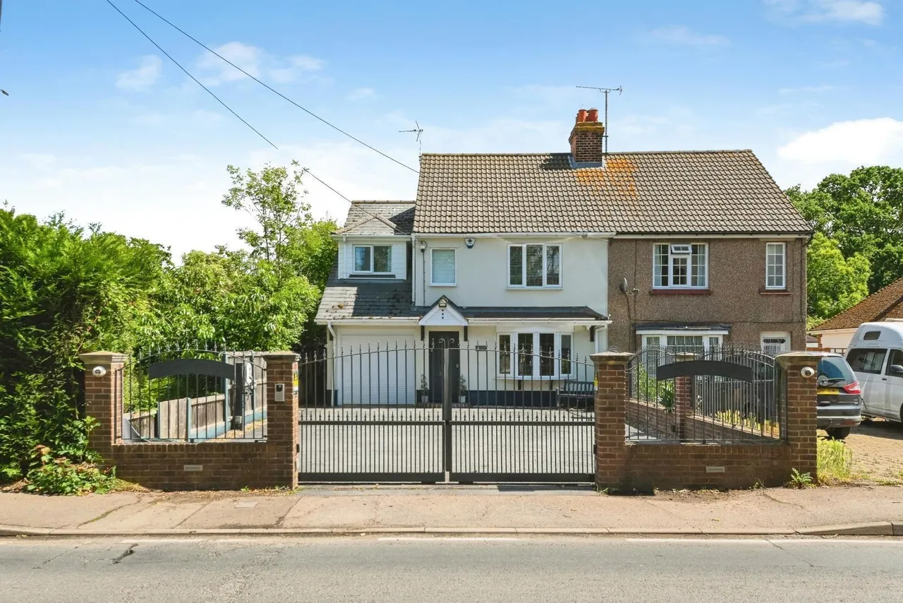 Clacton Road, Weeley Heath, Clacton-on-Sea, Essex, CO16, photo 11