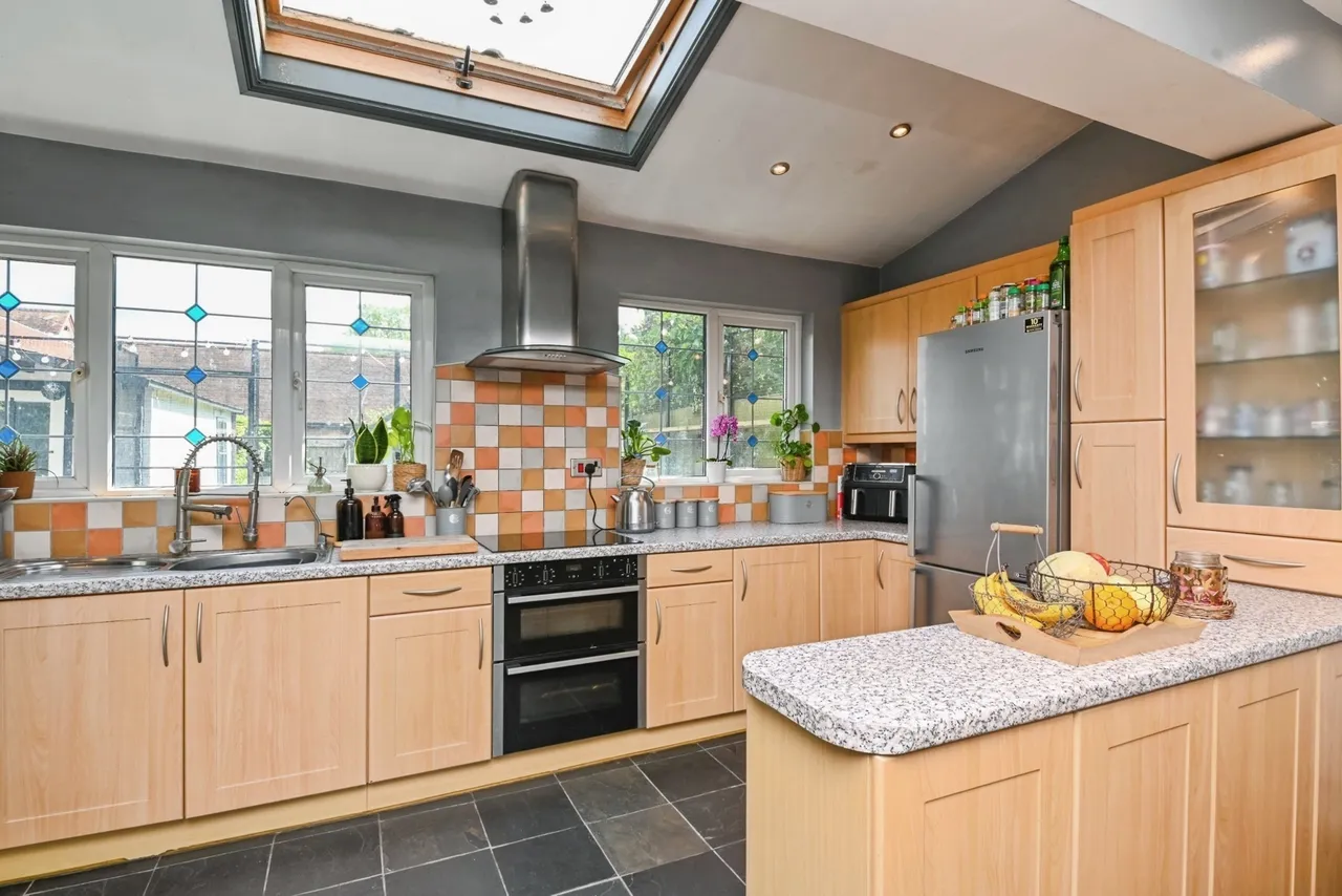 Clacton Road, Weeley Heath, Clacton-on-Sea, Essex, CO16, photo 7