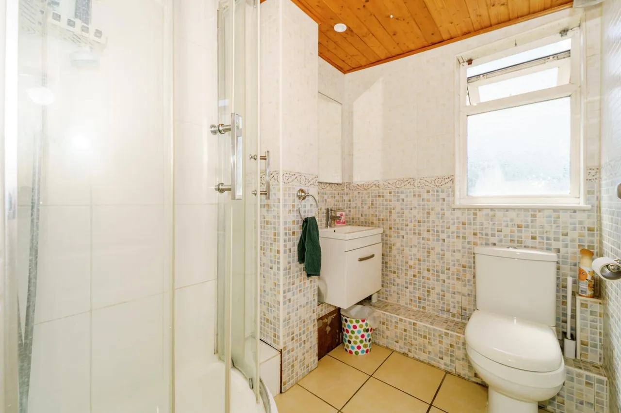 Rabournmead Drive, Northolt, UB5, photo 8