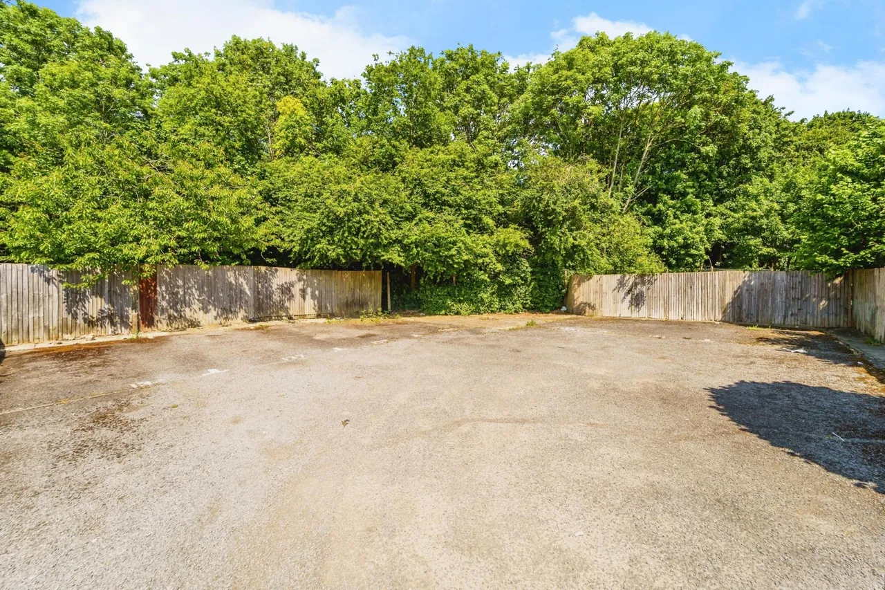 Rabournmead Drive, Northolt, UB5, photo 4
