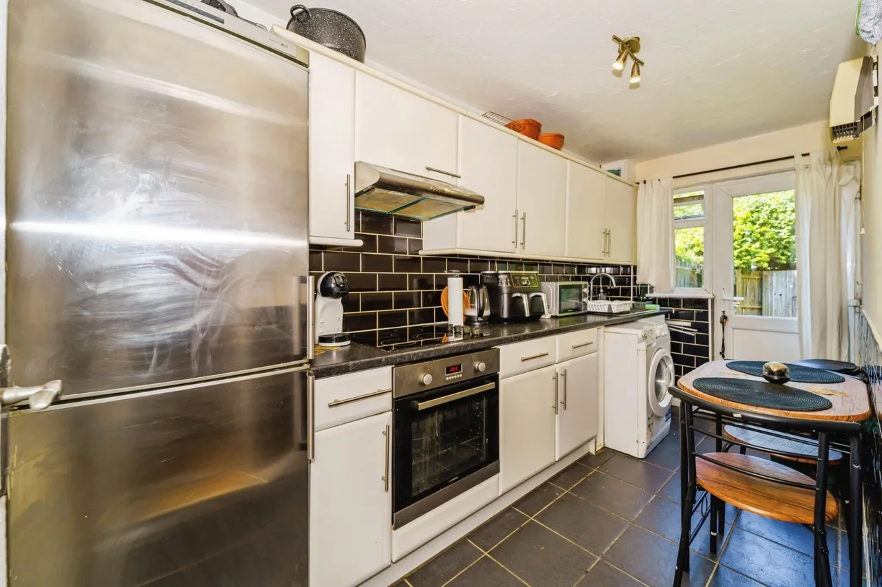 Rabournmead Drive, Northolt, UB5, photo 10