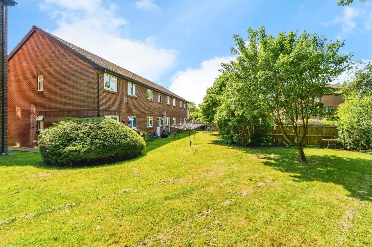 Rabournmead Drive, Northolt, UB5, photo 6