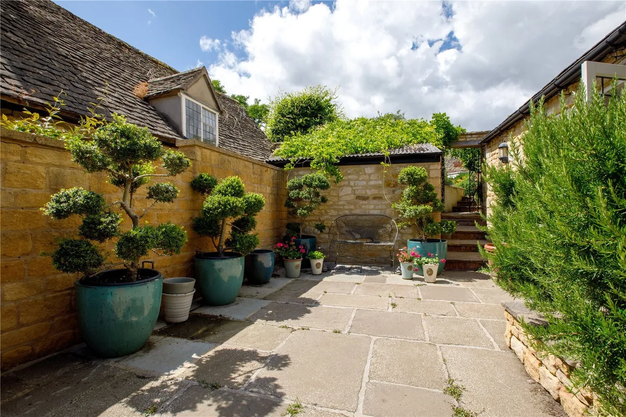 High Street, Chipping Campden, GL55, photo 15