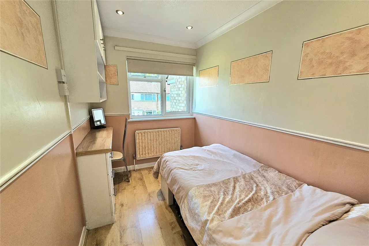 Anderson Place, Bagshot, Surrey, GU19 5LX, photo 10