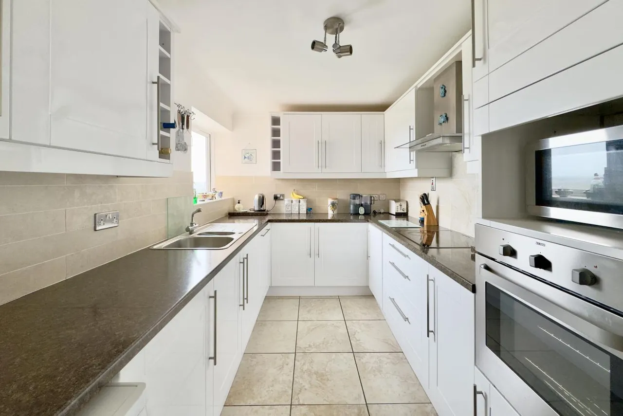 Hamble Court, BH1, photo 6