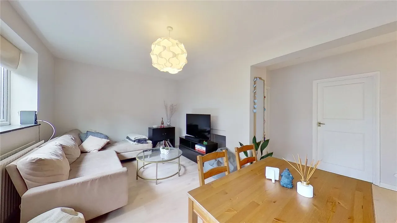 2 bed flat to rent, Orlando Road, London, SW4
