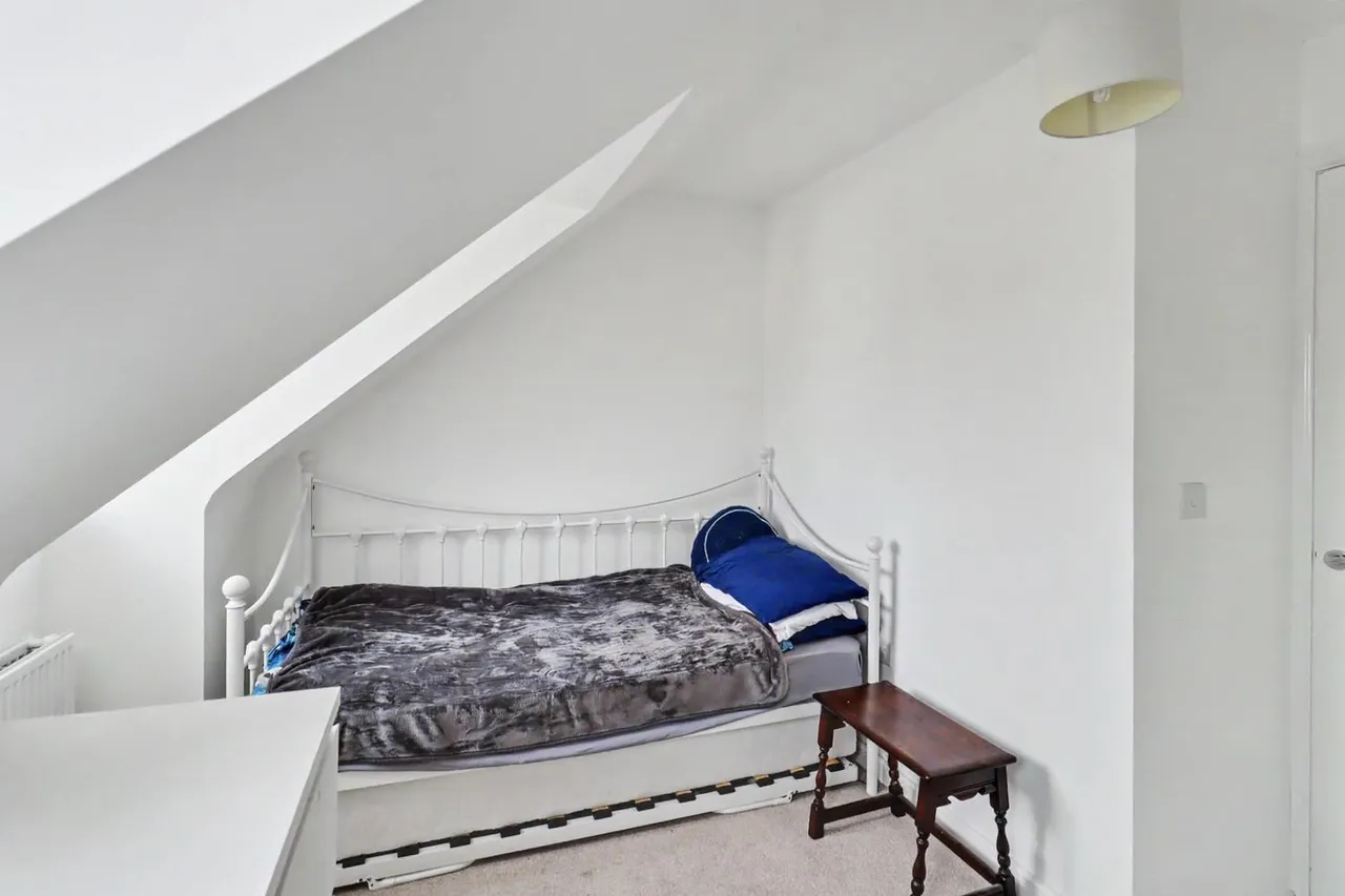 Edinburgh Road, Church Gresley, DE11, photo 15