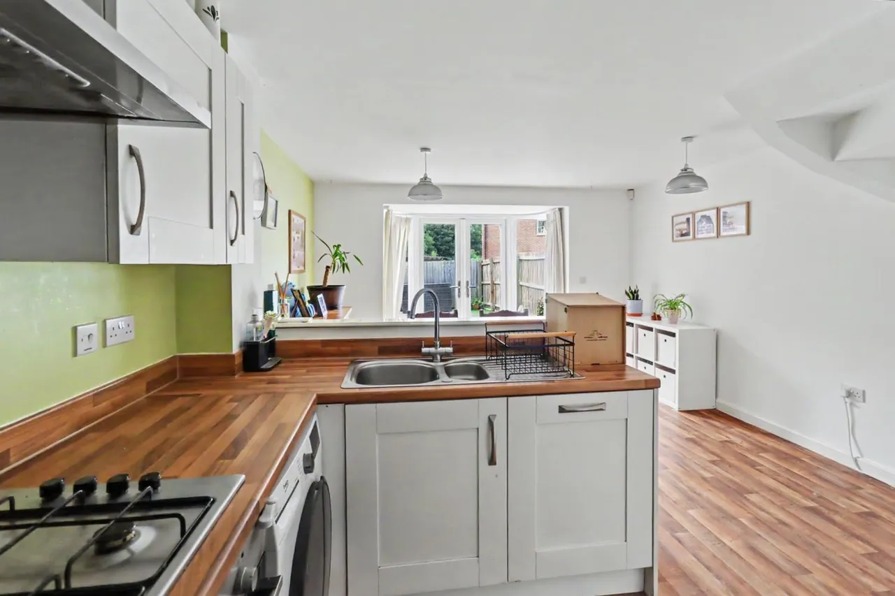 Edinburgh Road, Church Gresley, DE11, photo 6