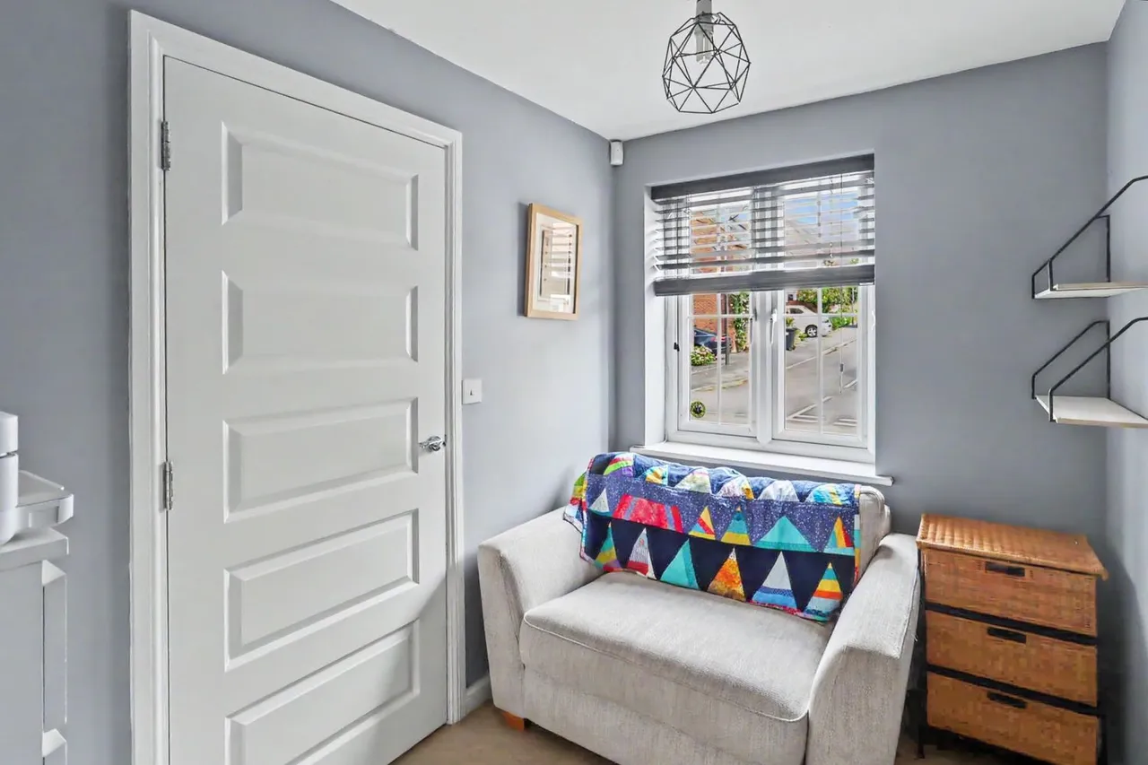 Edinburgh Road, Church Gresley, DE11, photo 7