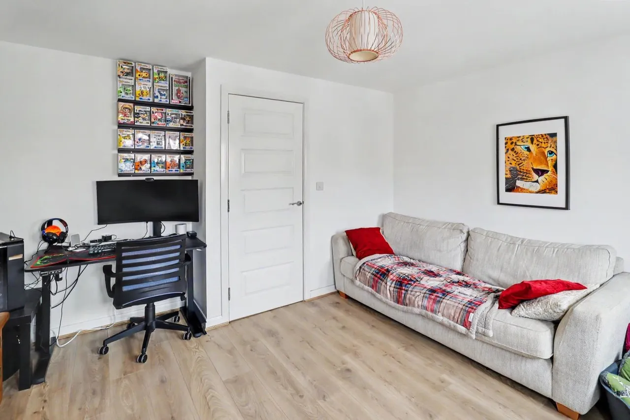 Edinburgh Road, Church Gresley, DE11, photo 9