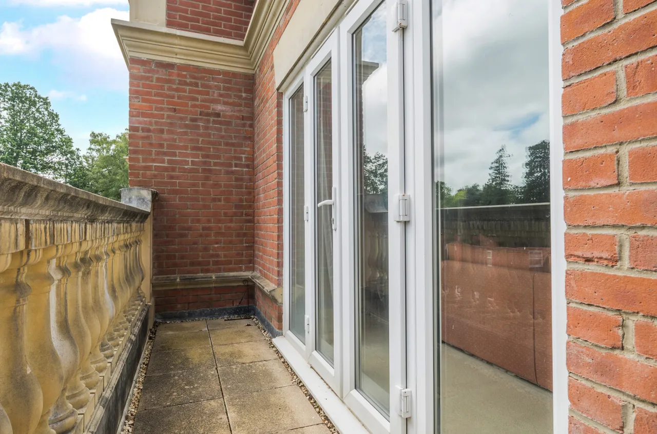 Franklin Court, Wormley, GU8, photo 7