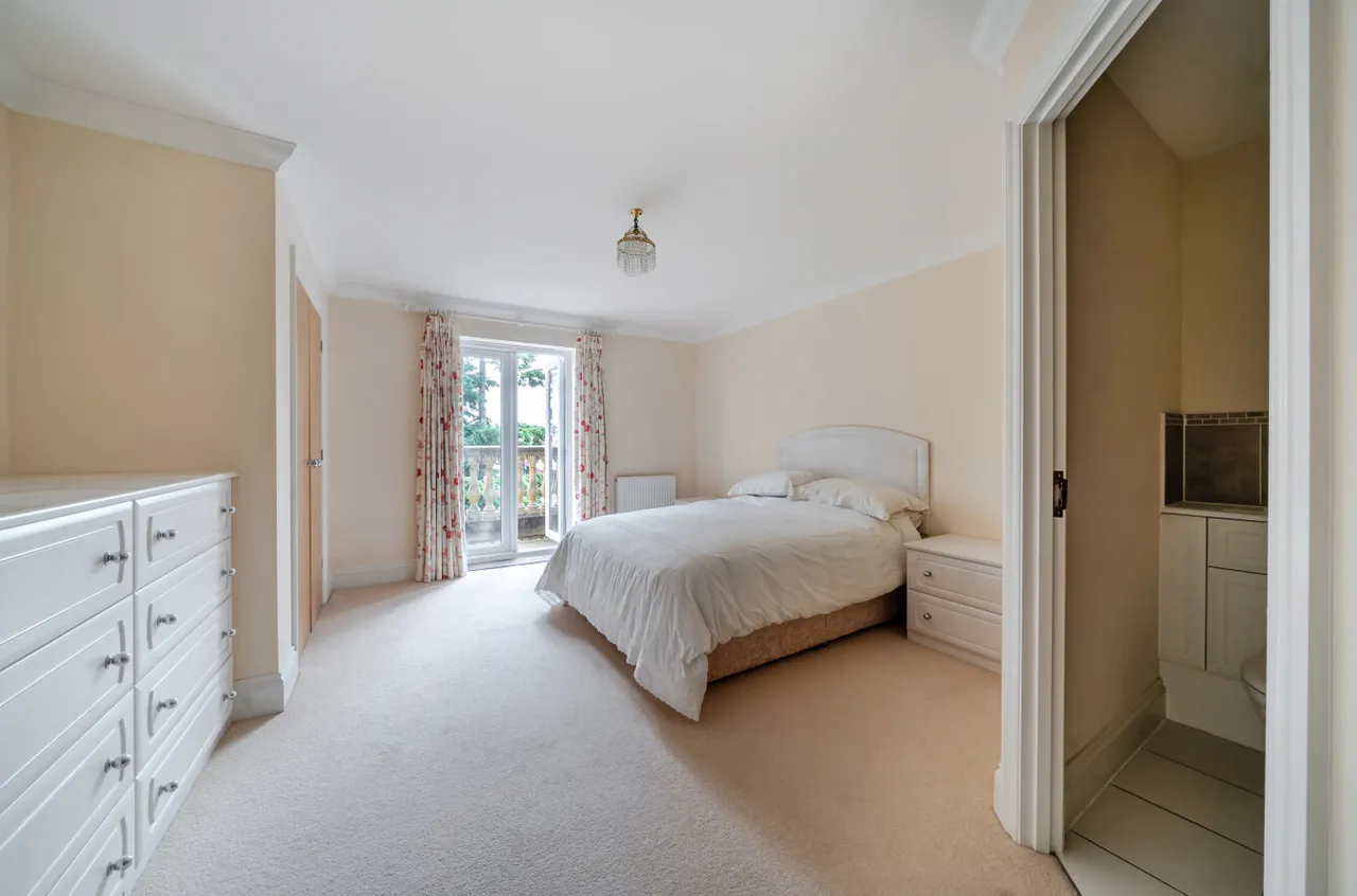 Franklin Court, Wormley, GU8, photo 12