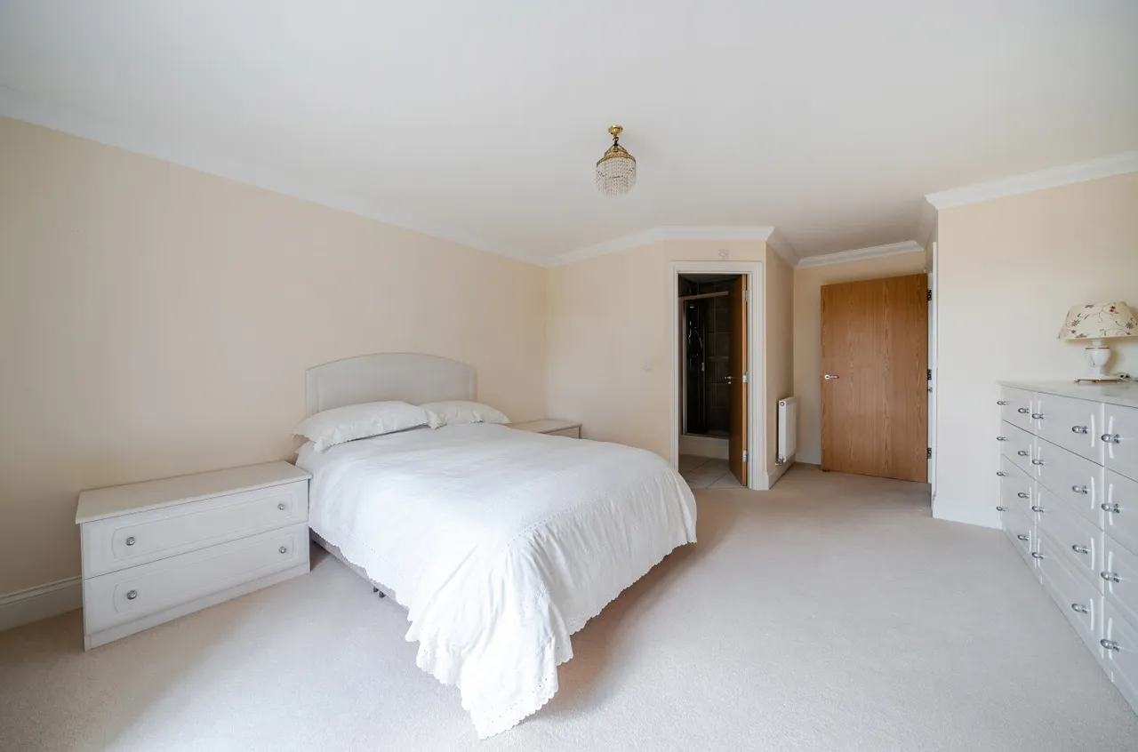 Franklin Court, Wormley, GU8, photo 13