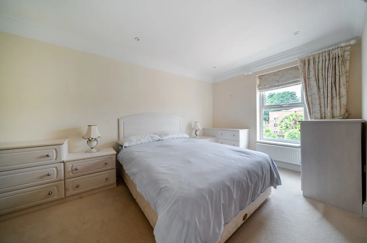 Franklin Court, Wormley, GU8, photo 8