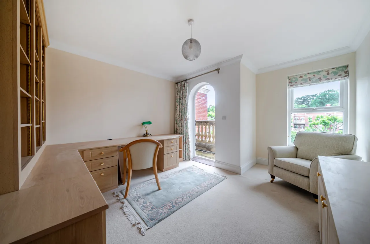 Franklin Court, Wormley, GU8, photo 15