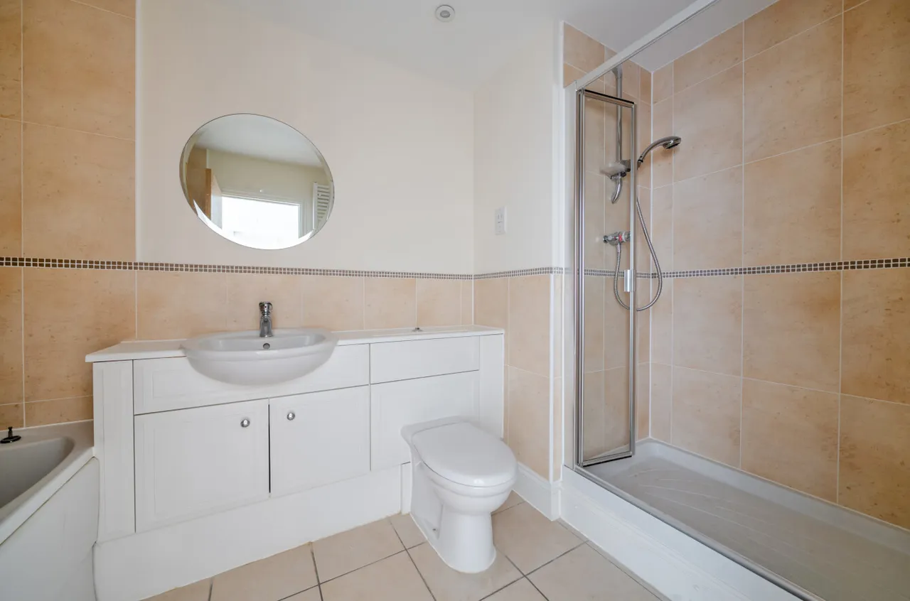 Franklin Court, Wormley, GU8, photo 11