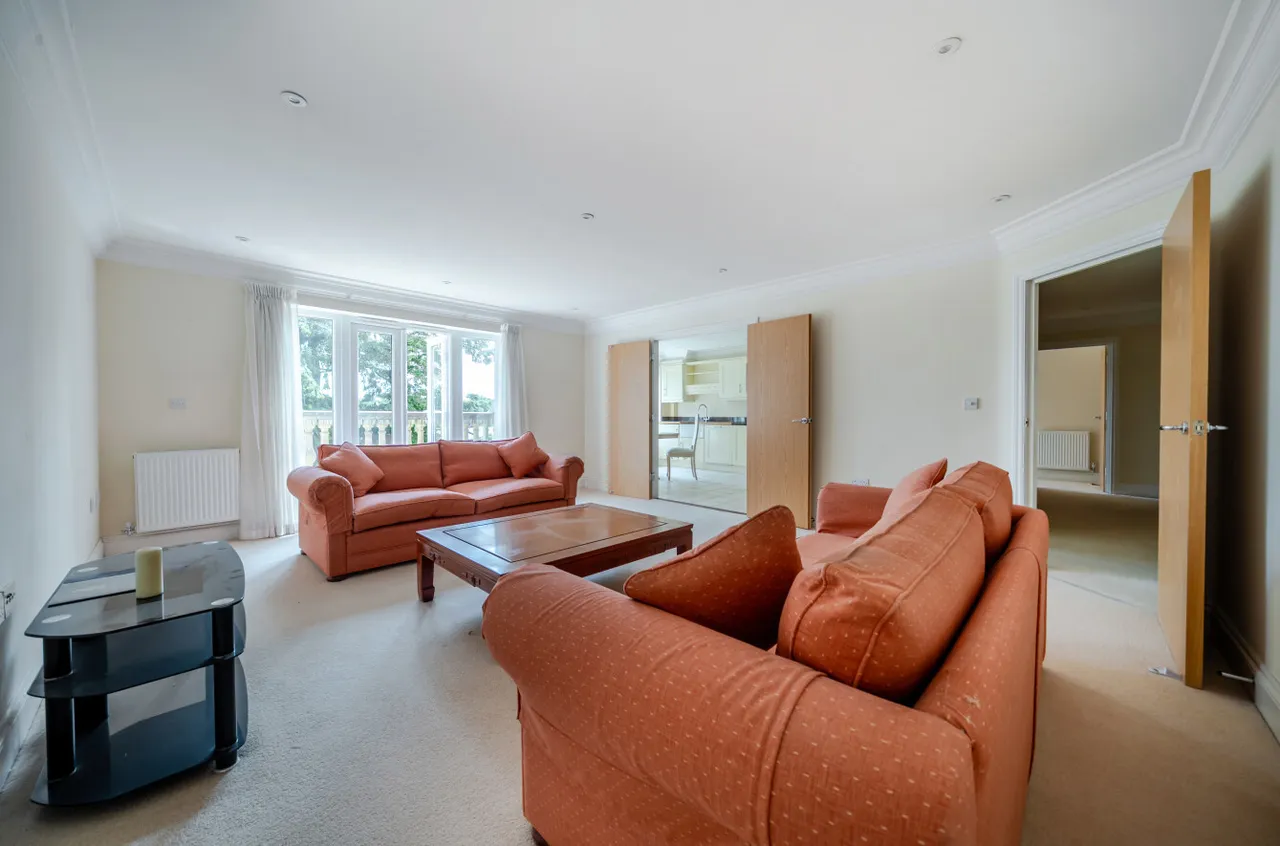 Franklin Court, Wormley, GU8, photo 2