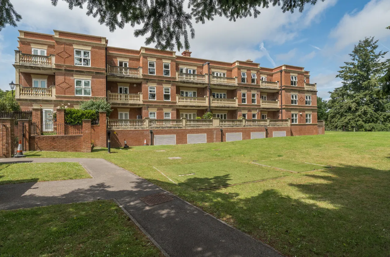 Franklin Court, Wormley, GU8, photo 21