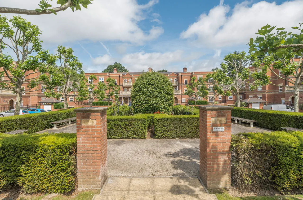 Franklin Court, Wormley, GU8, photo 18