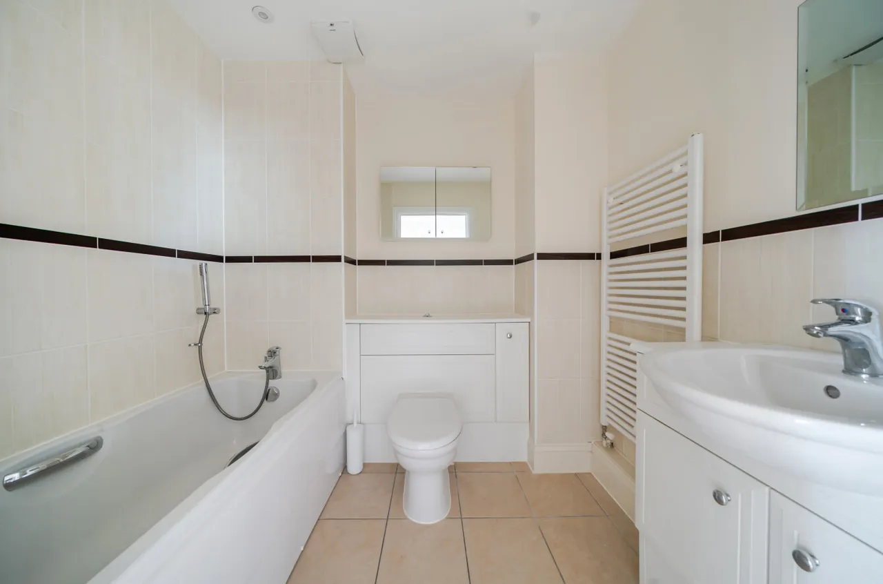 Franklin Court, Wormley, GU8, photo 16