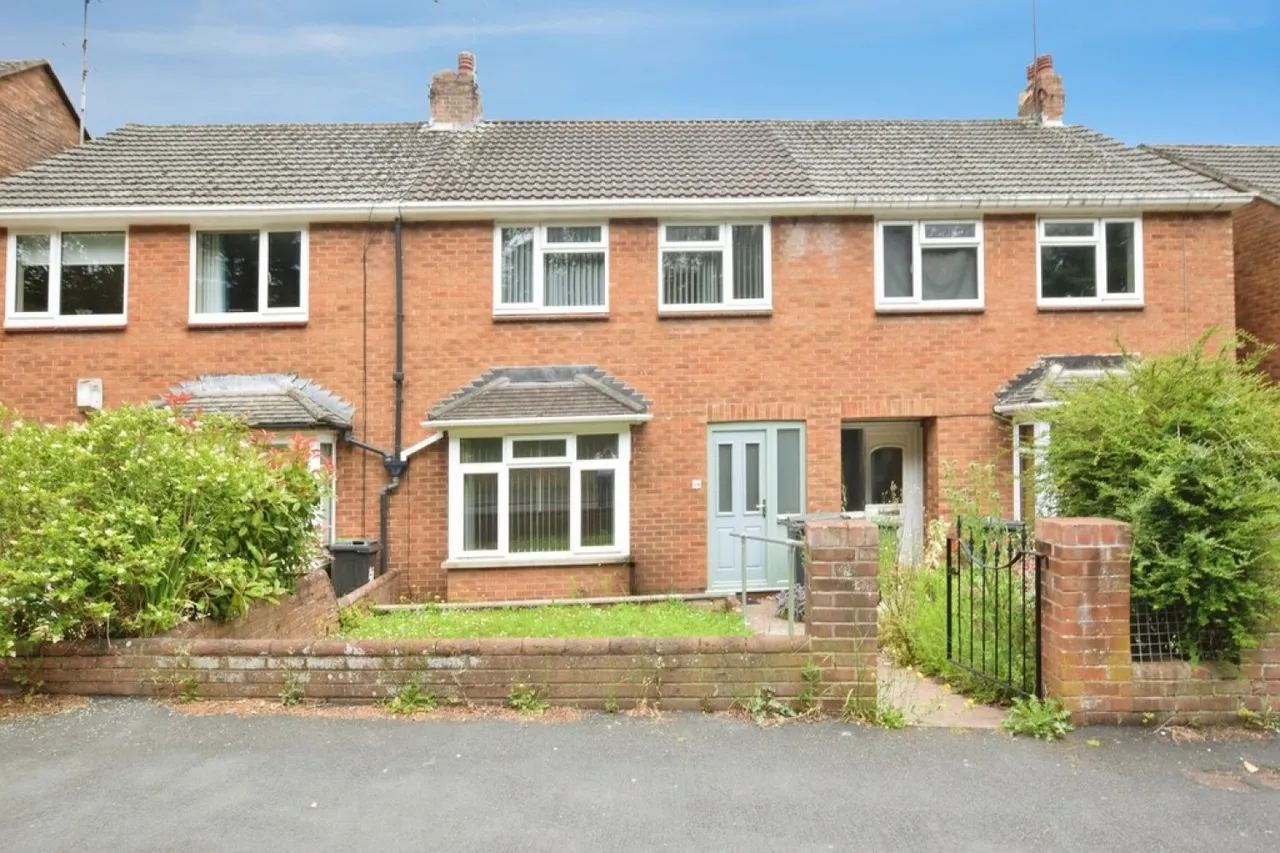 3 bed house for sale — Bovemoors Lane