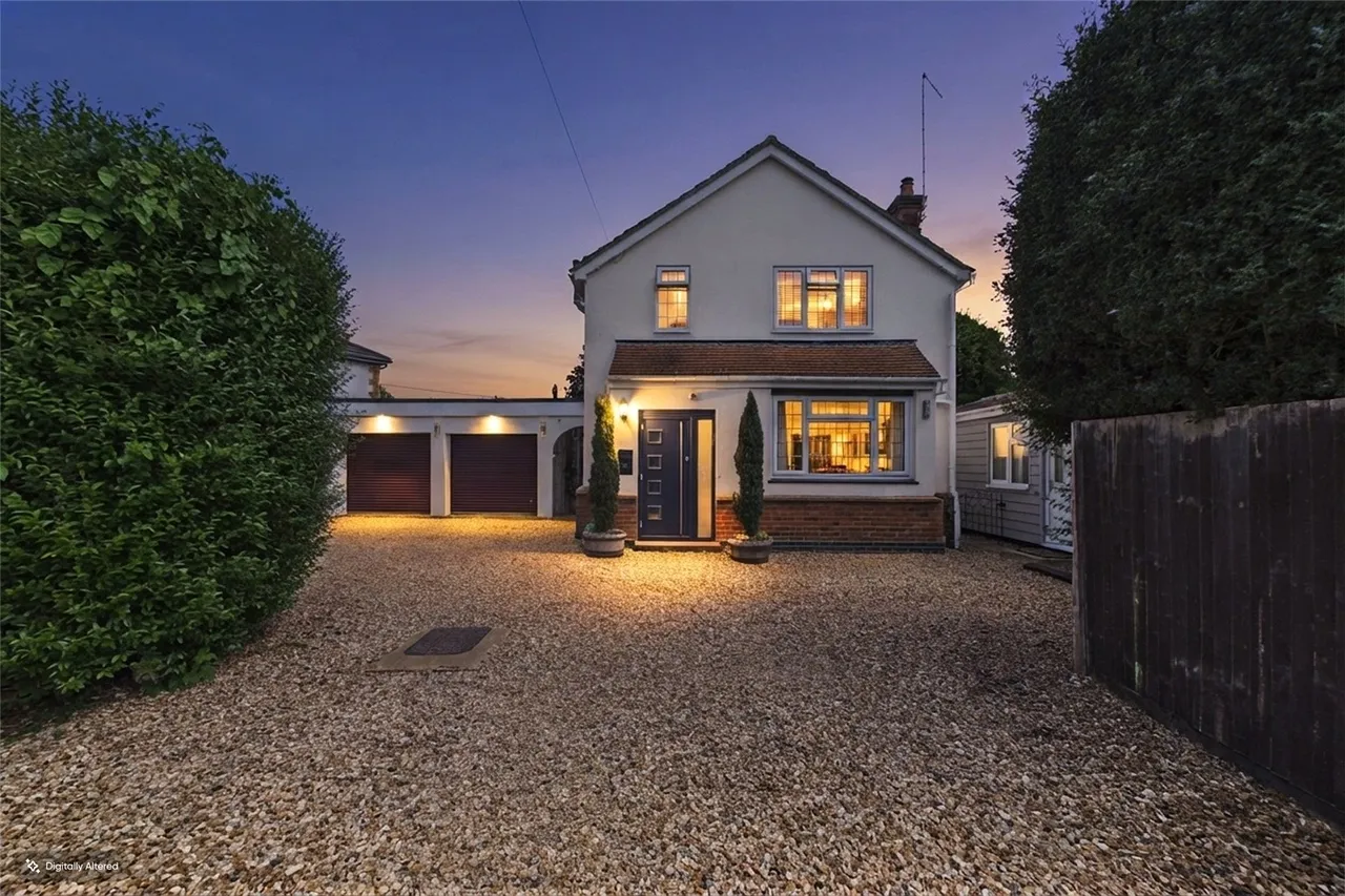 4 bed house for sale, Woodend Road, Deepcut, GU16