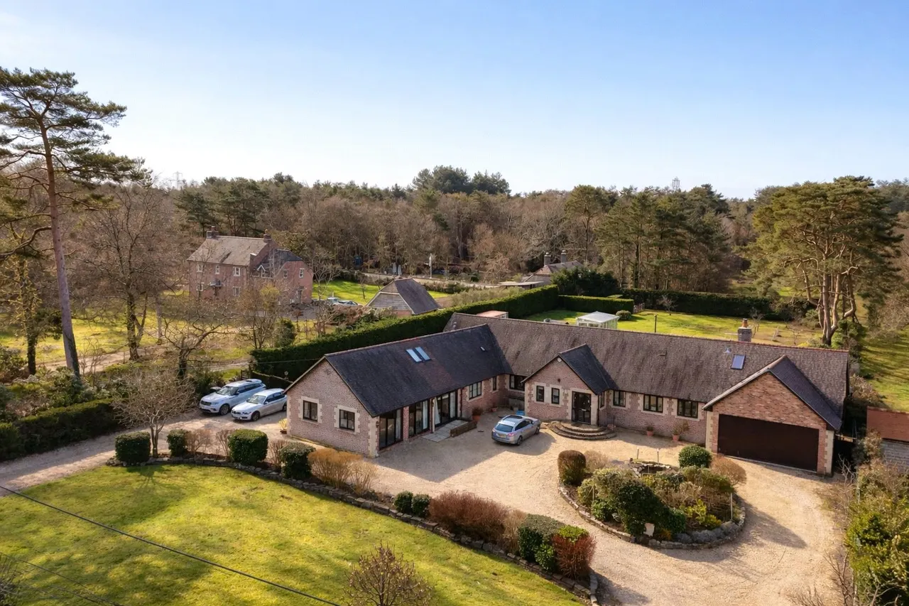 8 bed house for sale — Wayside Road, St. Leonards, Ringwood, Dorset, BH24 2SJ