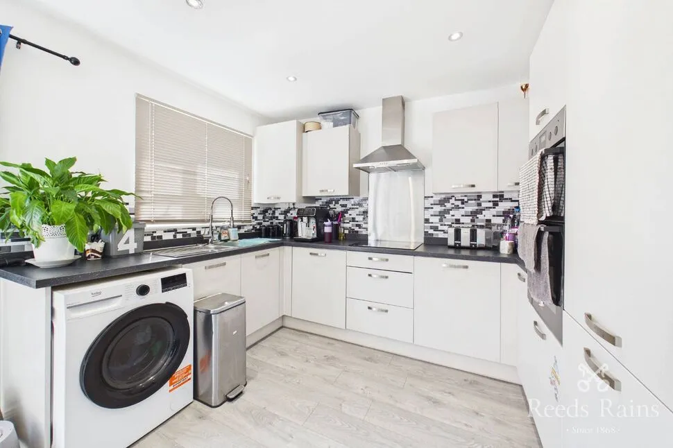 Cardwell Close, FY4, photo 2