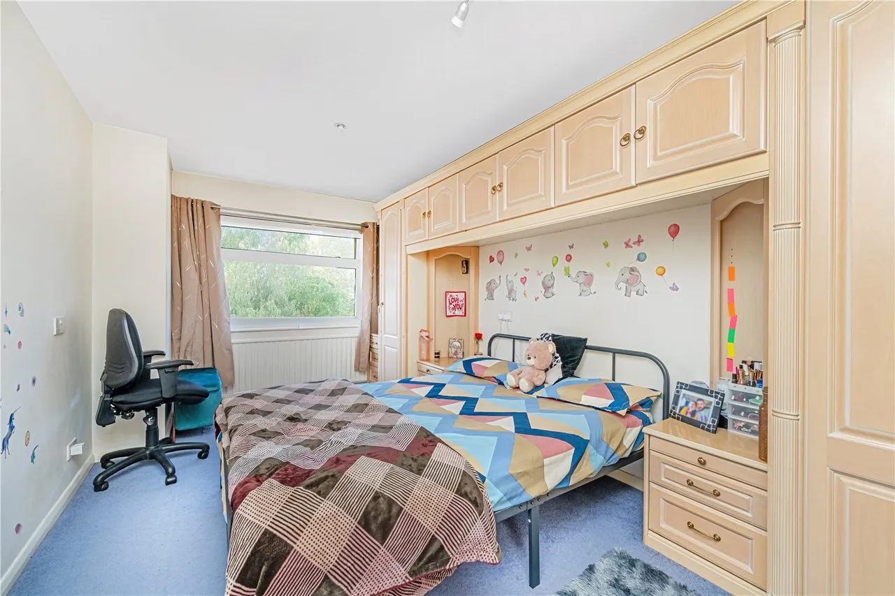 Chestnut Avenue, Hampton, TW12 2NU, photo 9