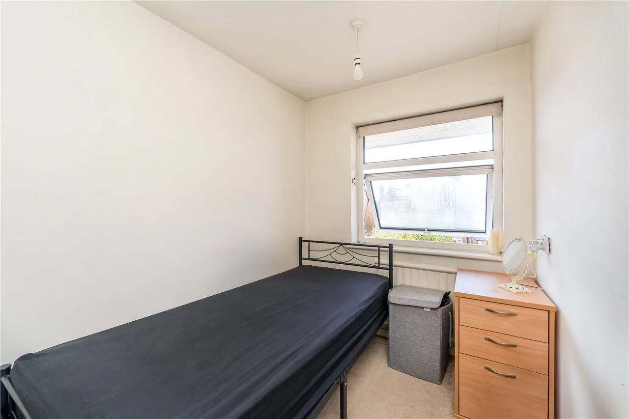 Chestnut Avenue, Hampton, TW12 2NU, photo 8