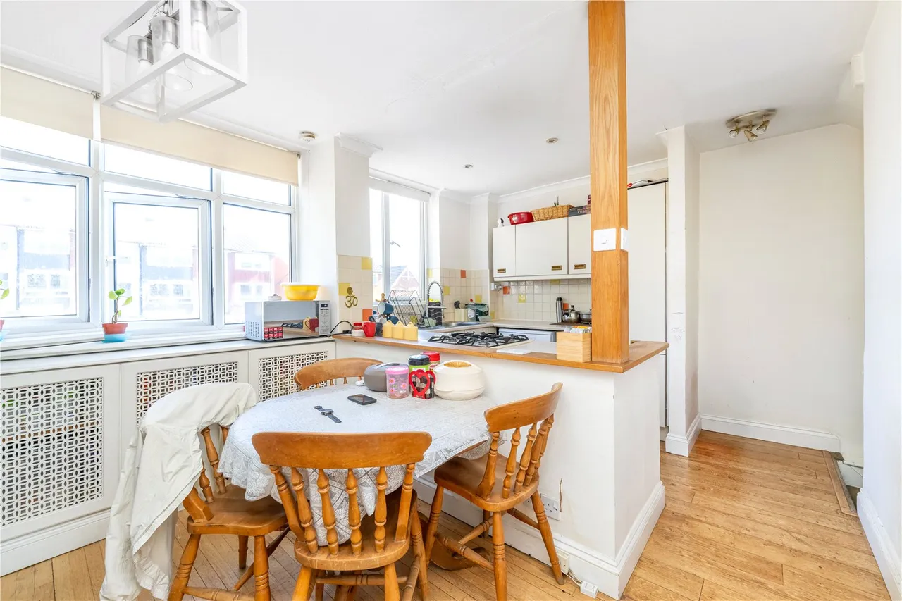 Chestnut Avenue, Hampton, TW12 2NU, photo 6