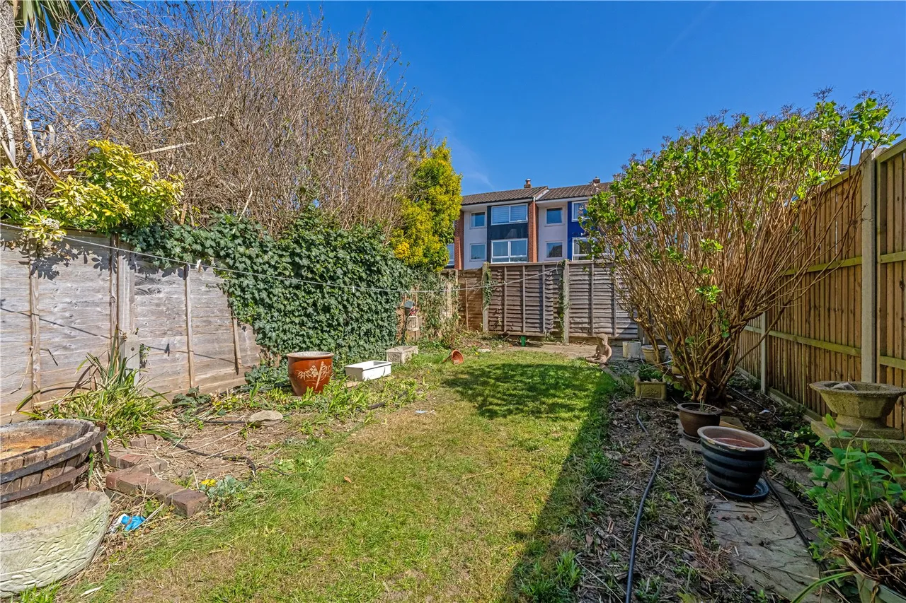 Chestnut Avenue, Hampton, TW12 2NU, photo 2