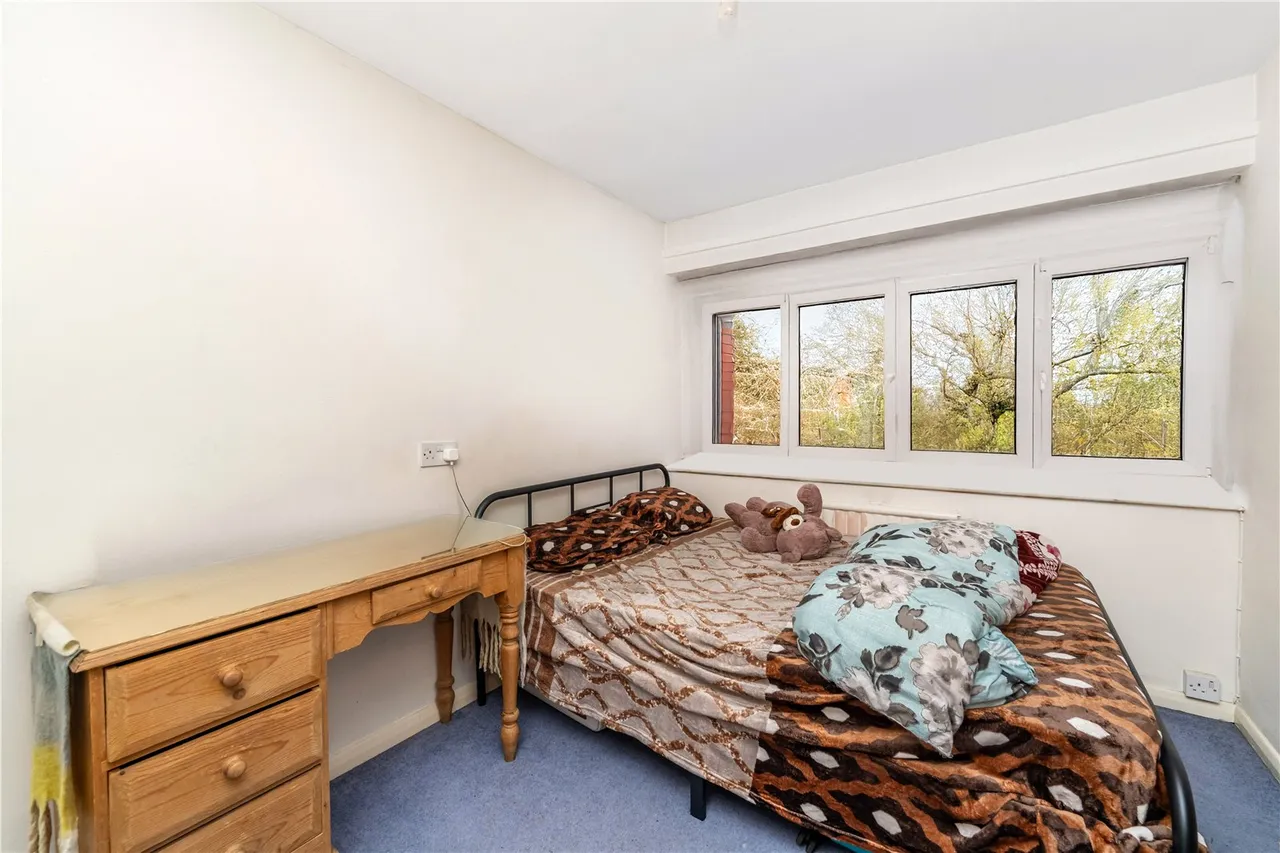 Chestnut Avenue, Hampton, TW12 2NU, photo 10