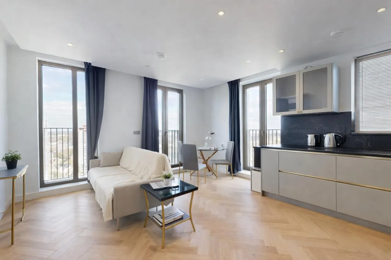 1 bed flat for sale, Segrave Walk, London, W2