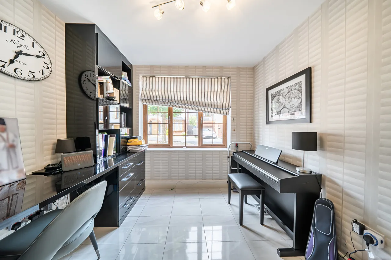Blagrove Crescent, Ruislip, HA4, photo 11