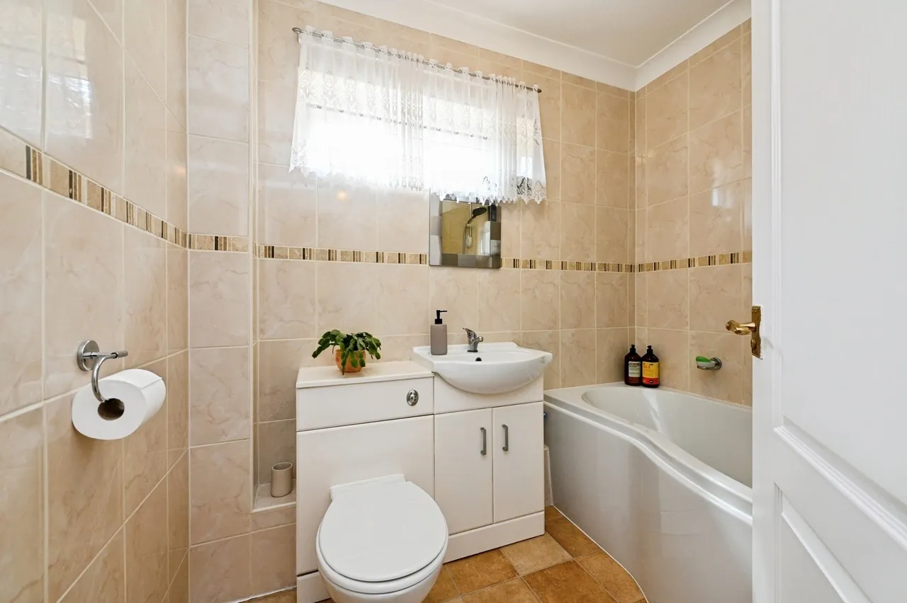 Hickling, Hoveton Close, King's Lynn, Norfolk, PE30, photo 11