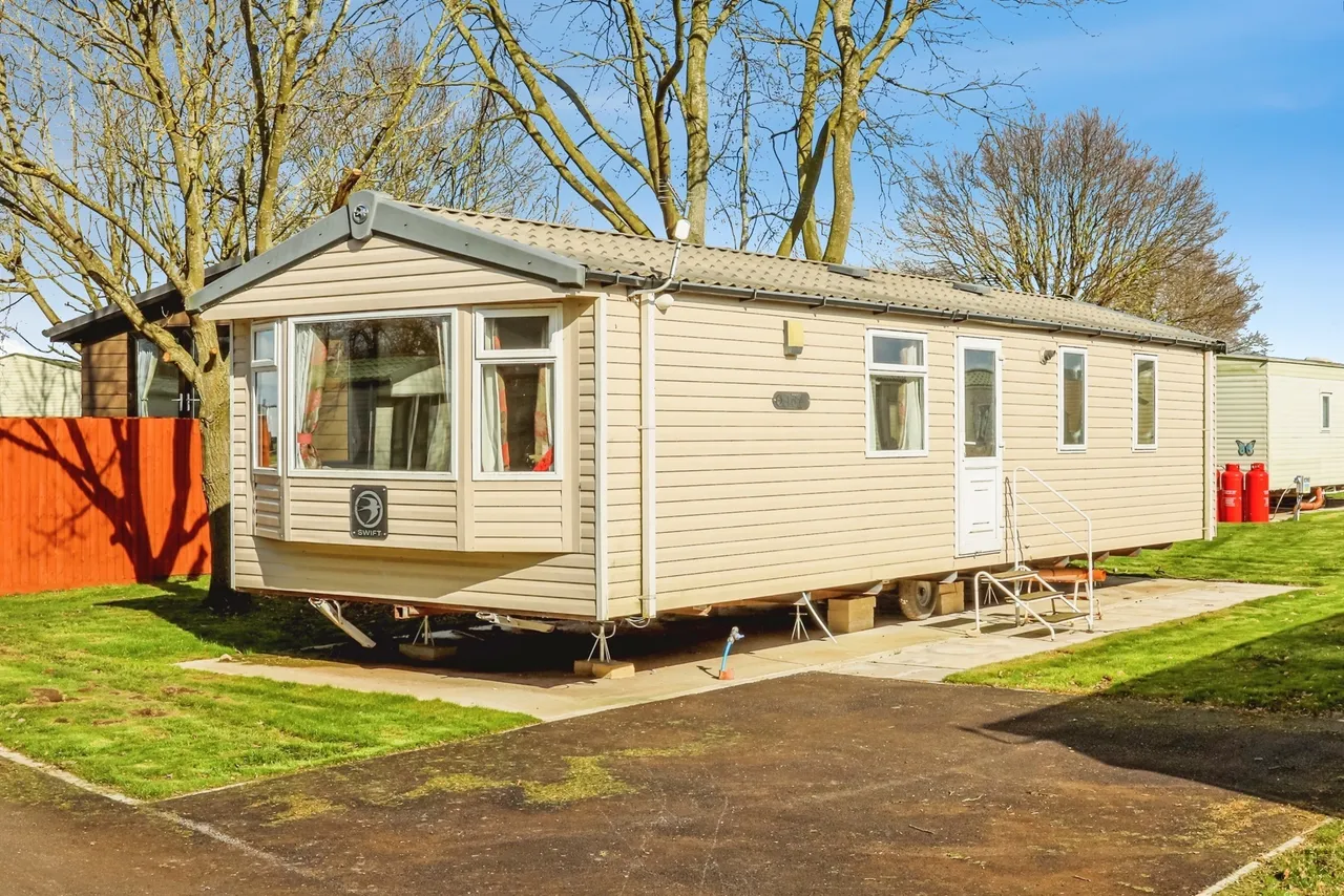 2 bed park home for sale — Manor House, Church Laneham, Retford