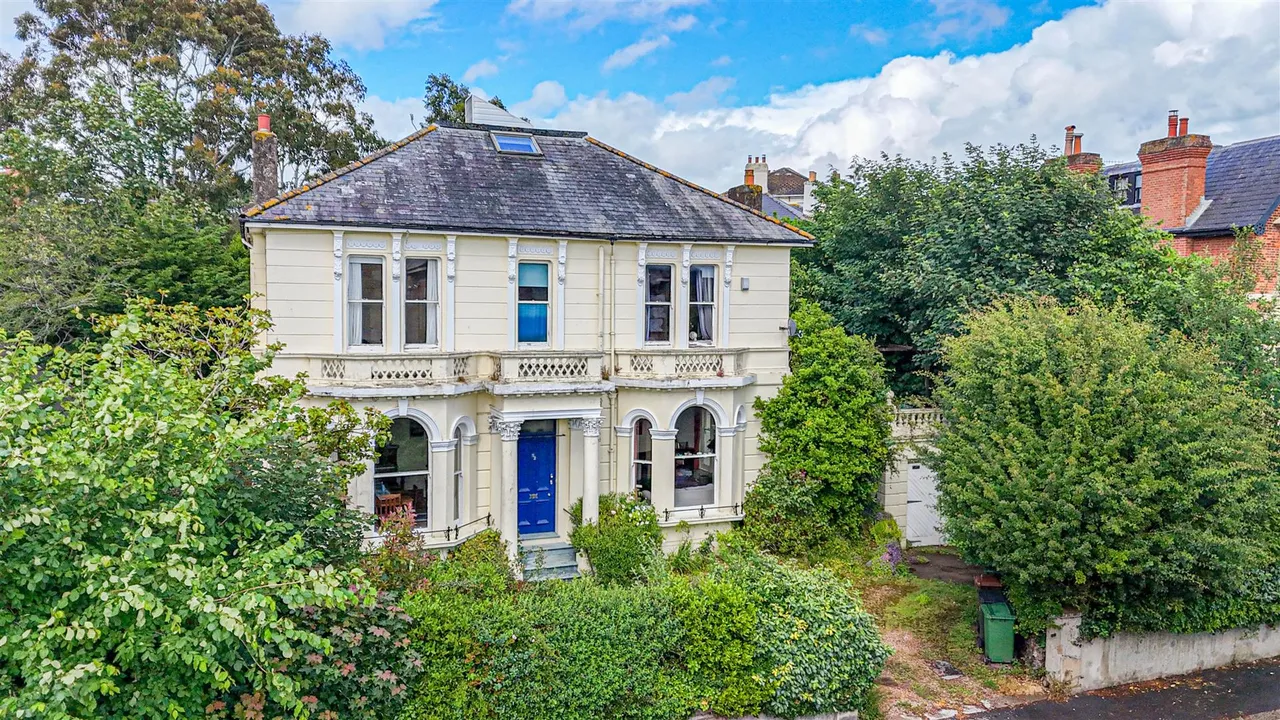 6 bed house for sale, Baldslow Road, Hastings