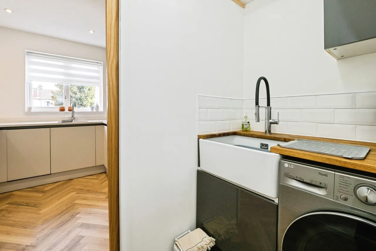 Hillcrest Road, Hornchurch, RM11, photo 29