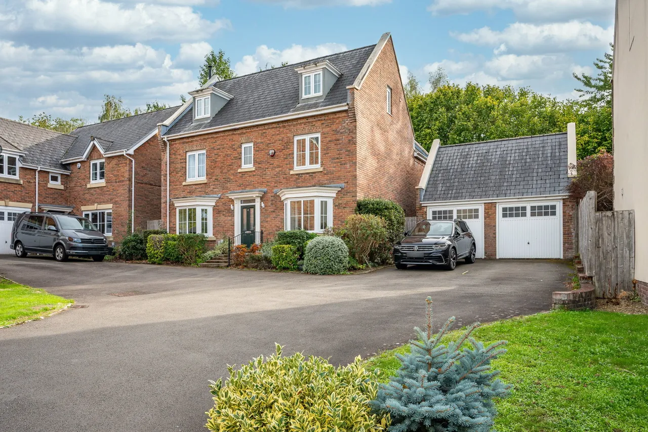 5 bed house for sale, Crawshay Close, Llanfoist