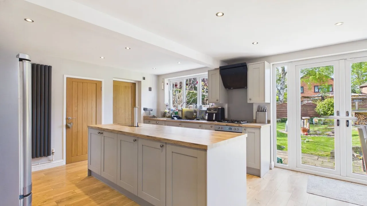 Wallheath Crescent, Stonnall, WS9, photo 2