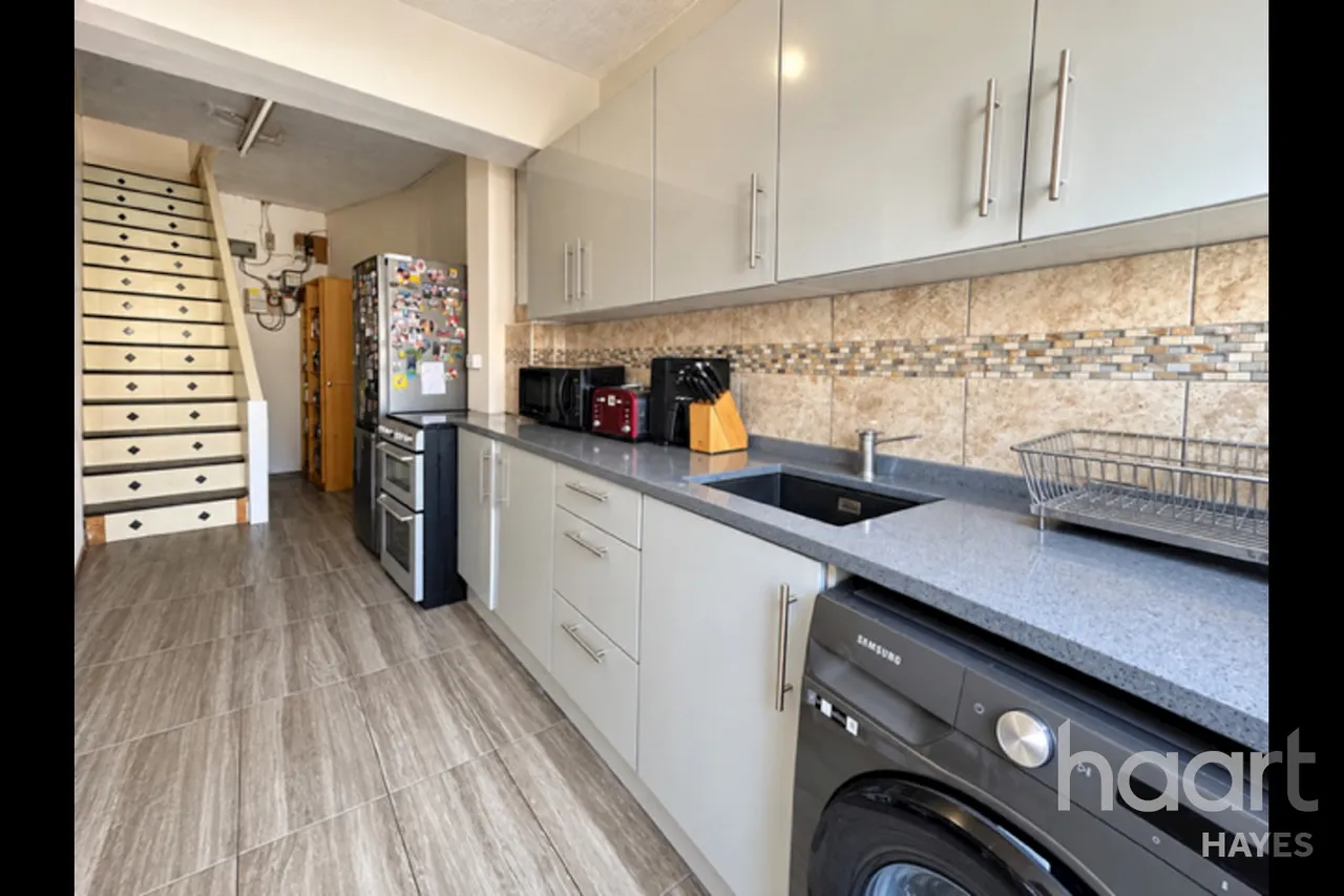 Dawley Road, Hayes, UB3, photo 4