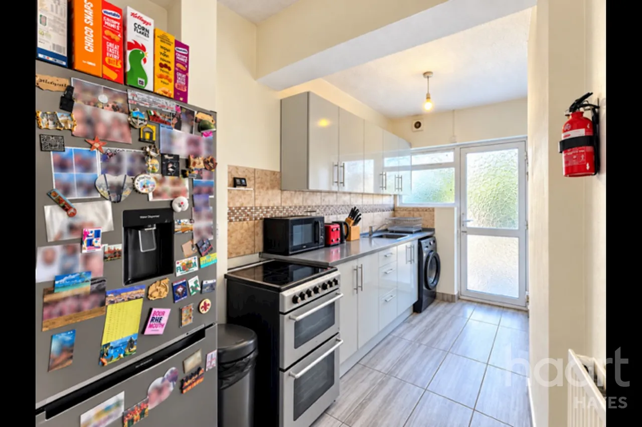 Dawley Road, Hayes, UB3, photo 5