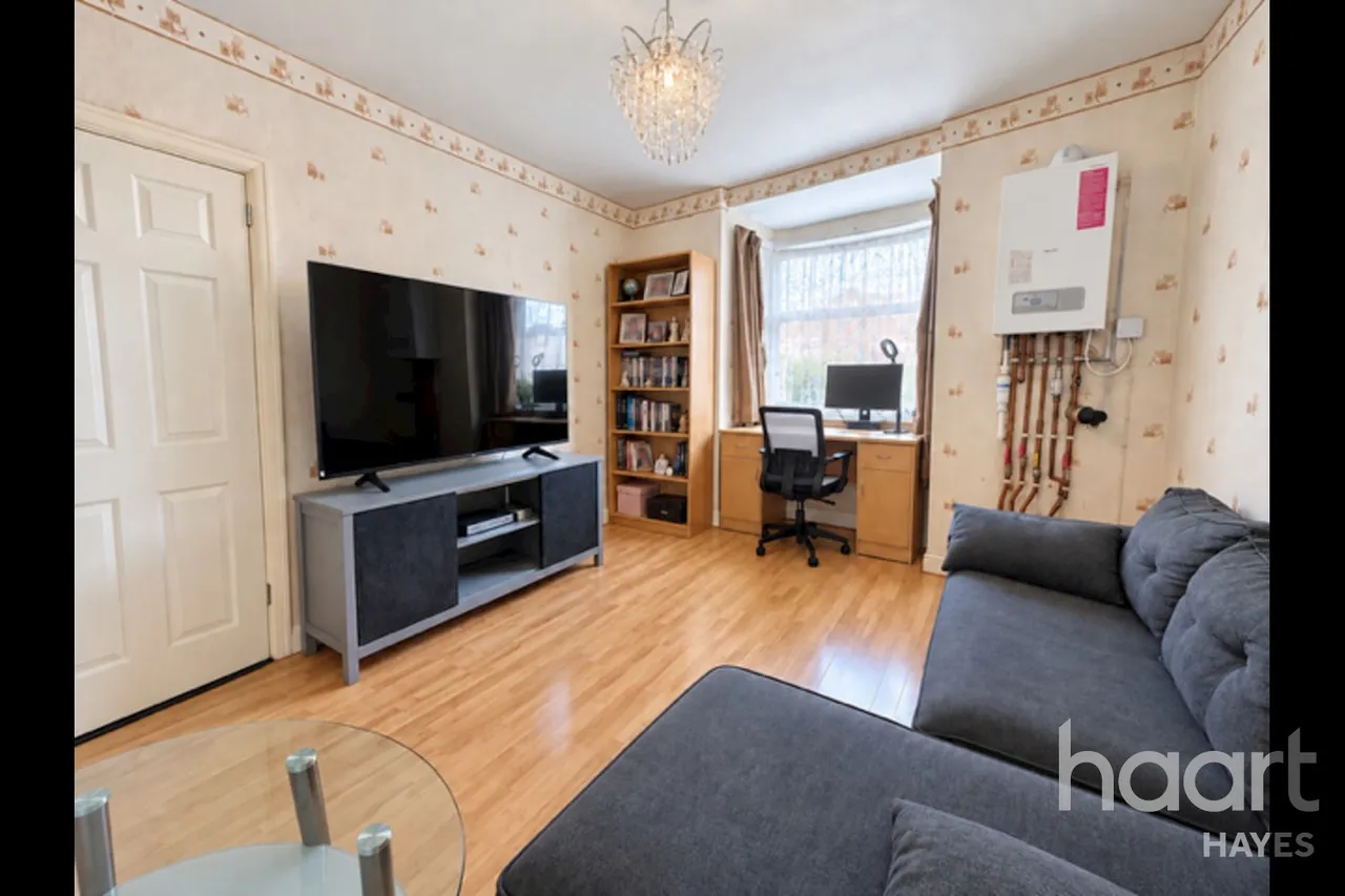 Dawley Road, Hayes, UB3, photo 2