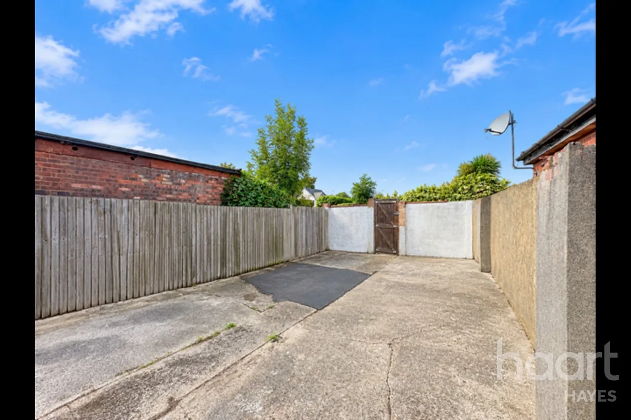 Dawley Road, Hayes, UB3, photo 10