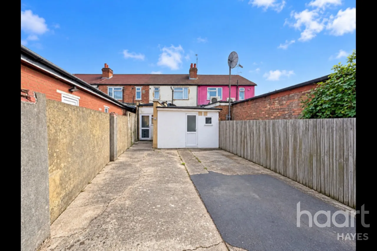 2 bed flat for sale, Dawley Road, Hayes, UB3