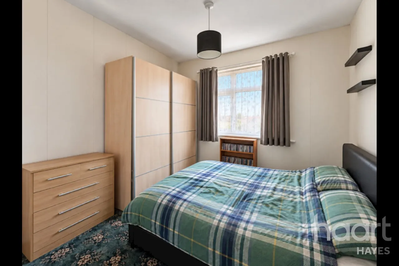 Dawley Road, Hayes, UB3, photo 6