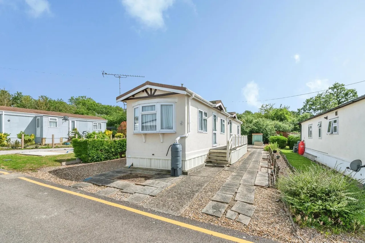 2 bed mobile home for sale — Dunton Mobile Home Park, Lower Dunton Road, Dunton, Brentwood, CM13
