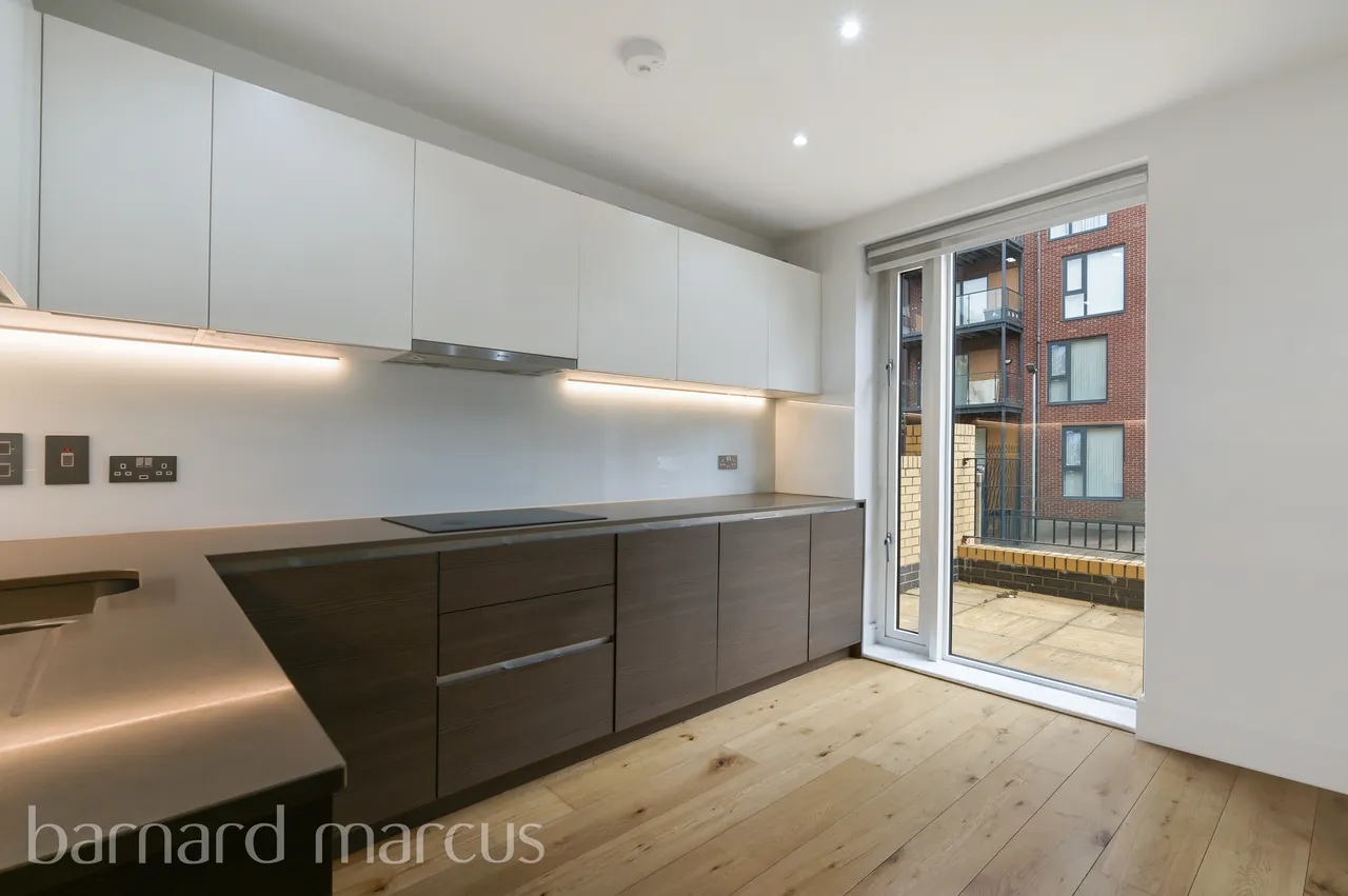 Silverworks Close, LONDON, photo 4