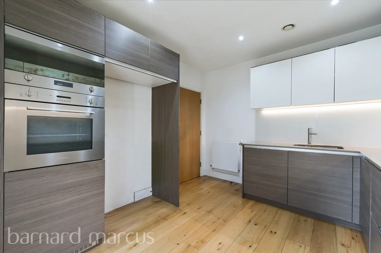 Silverworks Close, LONDON, photo 6